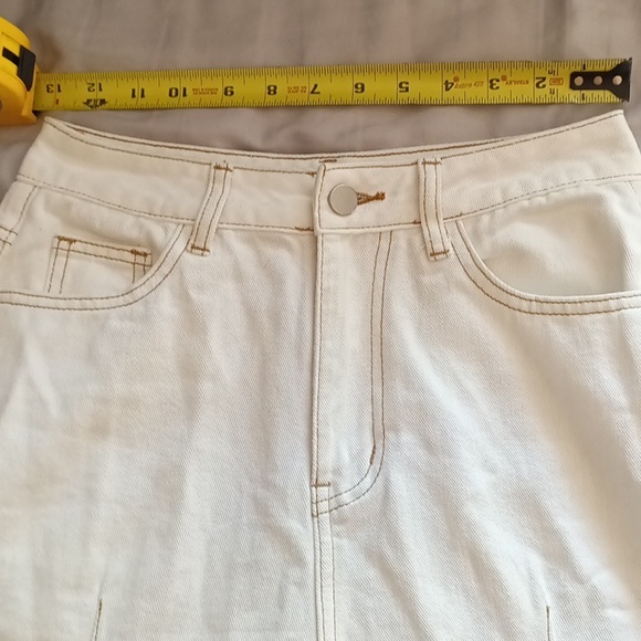 Ledin white denim capris. M - Picture 6 of 6